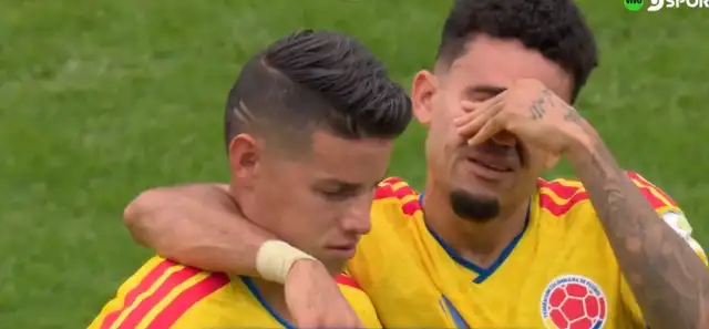 James Rodríguez consoló a Lucho Díaz. Foto: DSports James Rodríguez consoló a Lucho Díaz. Foto: DSports