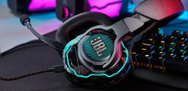 JBL Quantum SOUND Signature produce una curva inmersiva JBL Quantum SOUND Signature produce una curva inmersiva