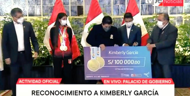 Kimberly García recibió 100 mil soles.