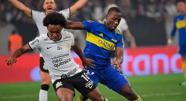 Willian y Advíncula   