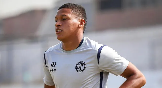 Fernando Pacheco fue cedido por Sporting Cristal a Deportivo Municipal.