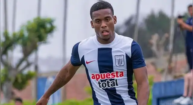 Sebastián Aranda jugó en Alianza Lima. Sebastián Aranda jugó en Alianza Lima.
