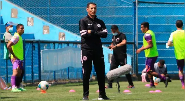 DT de Sport Boys, Ytalo Manzo, a punto de hacer historia.   