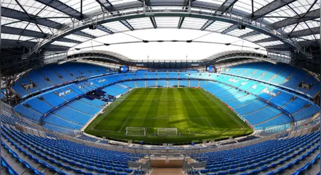  La aerolínea Etihad pagó 75 millones de euros para que el estadio lleve su nombre.    