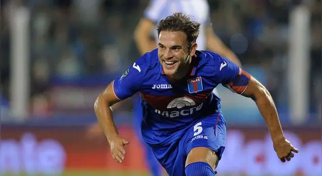 Lucas Menossi renovó con Tigre hasta el 2024.   