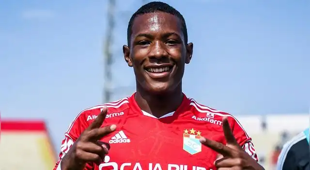 Juan Sánchez en su debut con Sporting Cristal.
