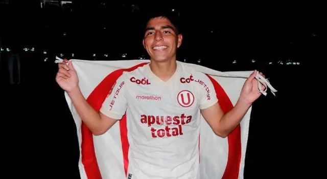 Piero Quispe logró su primer título con Universitario.   