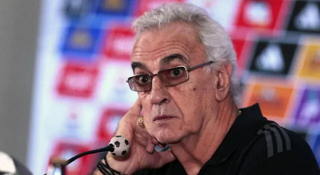 Jorge Fossati en conferencia de prensa   