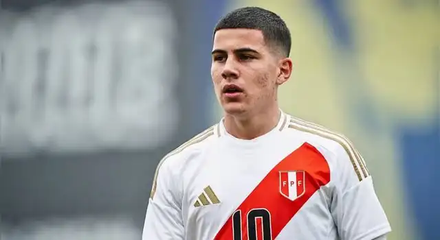 Felipe Chávez con la camiseta de la Selección Peruana