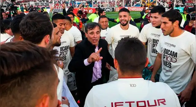 Fabián Bustos, Universitario