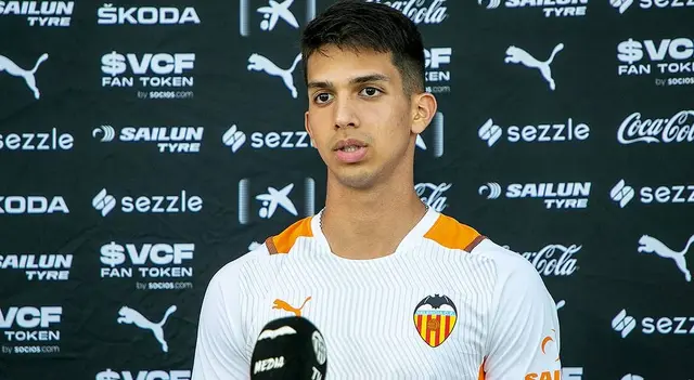 Burlamaqui espera quedarse en el primer equipo del Valencia.   