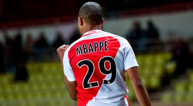 Mbappé con la '29' del AS Mónaco   