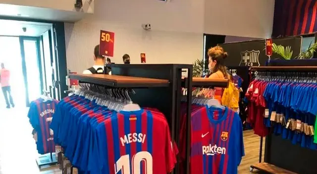 Camiseta de Messi en Barcelona aún se vende. Camiseta de Messi en Barcelona aún se vende.