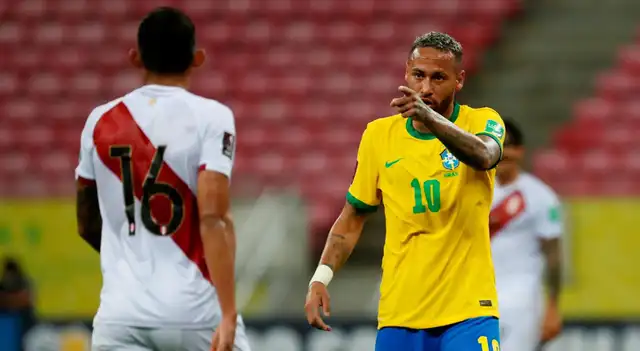 Neymar le reclama a Christofer Gonzales una acción en el Perú vs Brasil.   