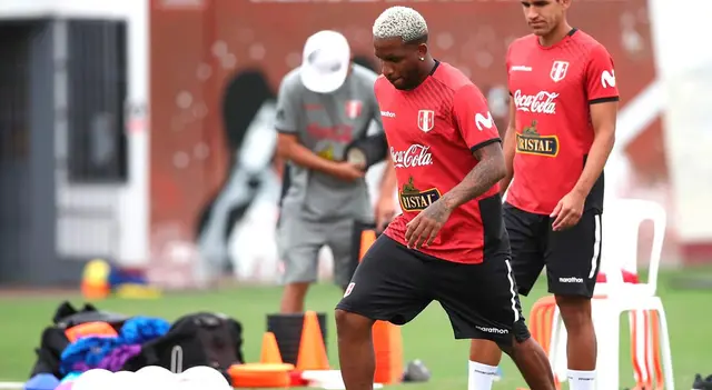Jefferson Farfán entrenó con normalidad en la Videna. Jefferson Farfán entrenó con normalidad en la Videna.
