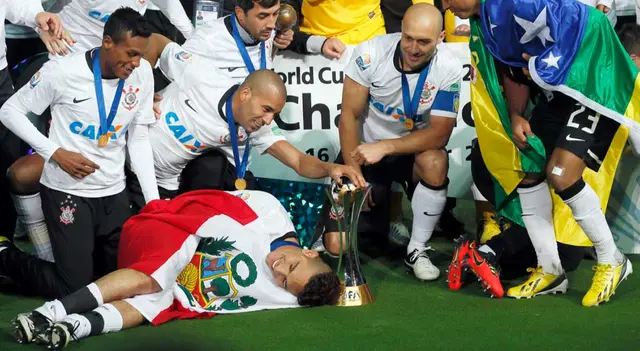 Paolo Guerrero campeón del Mundial de Clubes 2012 con Corinthians. Foto: EFE.   