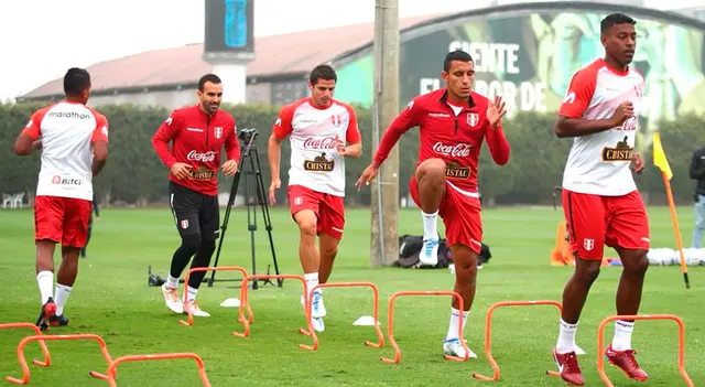 Jugadores de la Selección Peruana entrenando en Videna. Jugadores de la Selección Peruana entrenando en Videna.