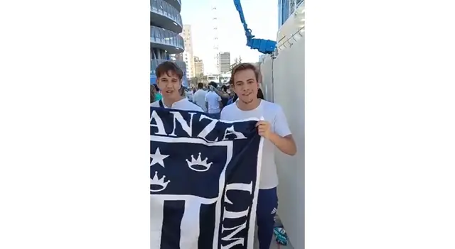 Hinchas españoles flamearon la bandera de Alianza Lima. Hinchas españoles flamearon la bandera de Alianza Lima.