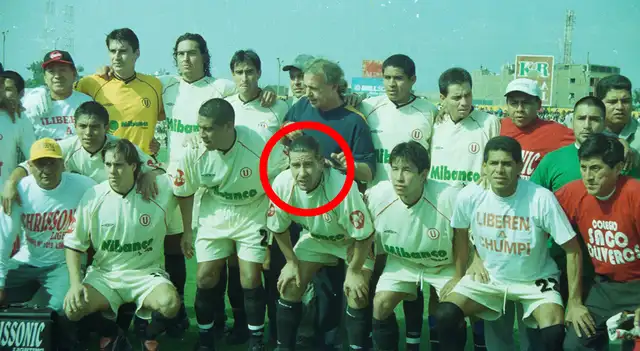 'Nuno' Molina en el Universitario de Deportes campeón del Apertura 2002    