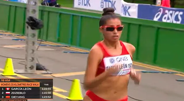 Kimberly García durante la competencia de marcha (35km)