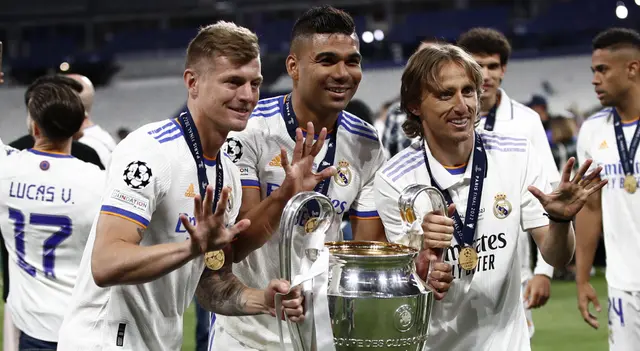 Casemiro junto a Toni Kroos y Luka Modric