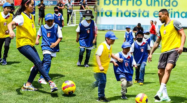 Xioczana Canales y Alexander Callens en pleno juego con los niños