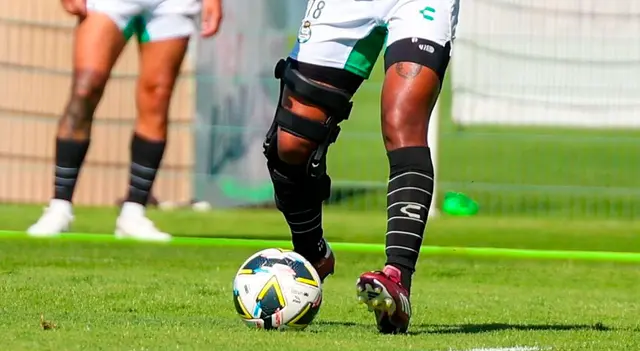  Pedro Aquino utiliza una férula en los entrenamientos | Santos Laguna.   