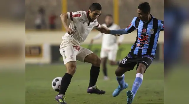 Universitario de Deportes vs. Real Garcilaso: Josimar Vargas enganchando ante la marca de Ángeles.