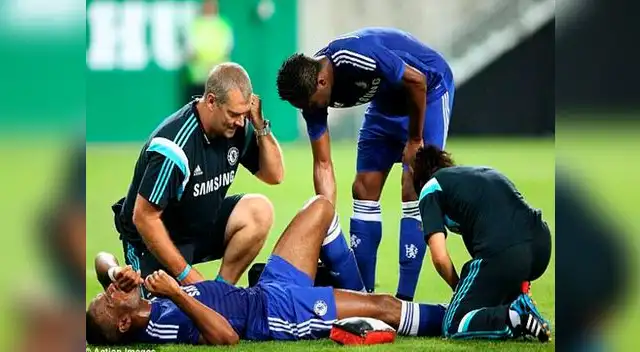 Chelsea: Drogba estaría alejado 6 meses de las canchas por lesión al tobillo.