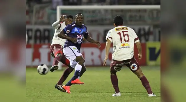 César Vallejo vs. Universitario: Maelo Reátegui va a la marca de Luis Tejada.