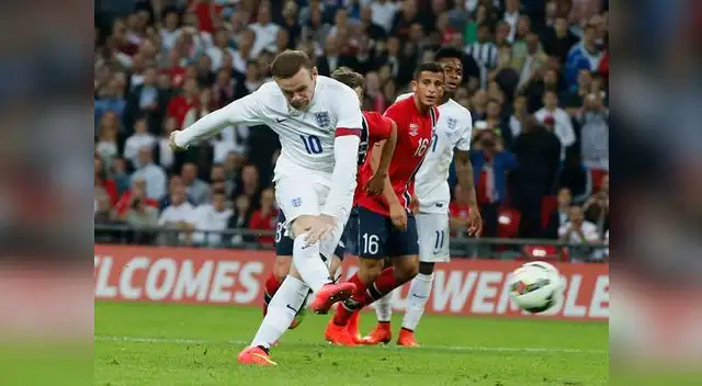 Inglaterra vs. Noruega: Wayne Rooney saca el latigazo que no pudo tapar Nyland.