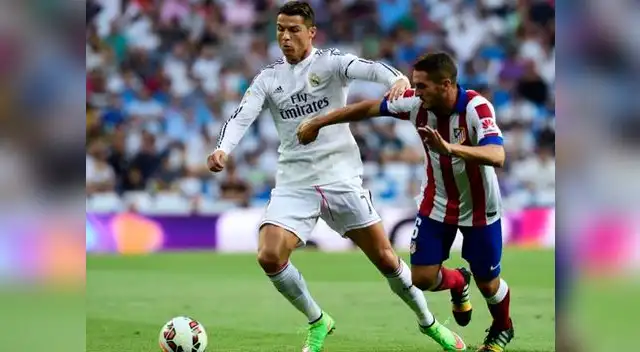 Real Madrid vs. Atlético de Madrid: Cristiano Ronaldo disputa el balón con Koke Resurrección.
