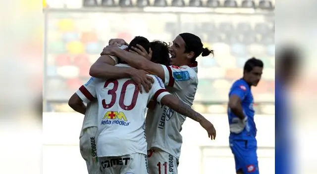 Universitario vs. Cienciano: Todo el elenco crema celebrando la conquista de la 'Pulga'.