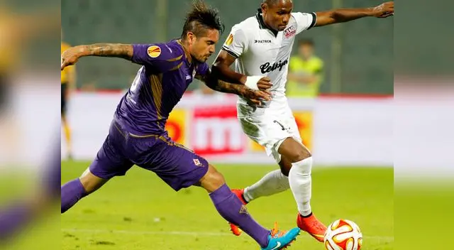 Fiorentina vs. Guingamp: Juan Vargas anotó el primero de la Fiorentina.