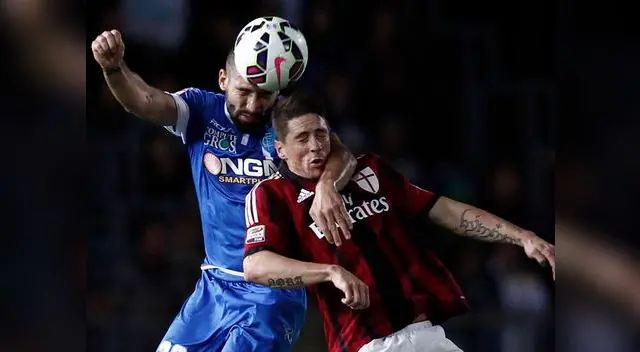 Empoli vs. AC Milán:  Fernando Torres lucha por el balón. Empoli vs. AC Milán:  Fernando Torres lucha por el balón.
