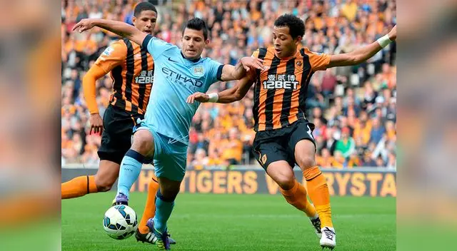 Manchester City vs. Hull City: Sergio Aguero intenta avanzar ante la marca de dos rivales. Manchester City vs. Hull City: Sergio Aguero intenta avanzar ante la marca de dos rivales.