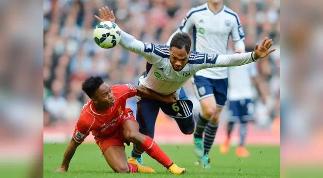 Liverpool vs. West Bromwich: Joleon Lescott impone su humanidad a Raheem Sterling. Liverpool vs. West Bromwich: Joleon Lescott impone su humanidad a Raheem Sterling.