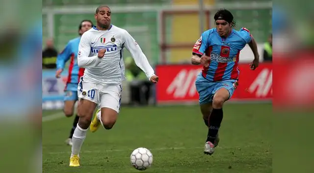 Juan Vargas con camiseta de Catania yendo a la marca del brasileño Adriano.