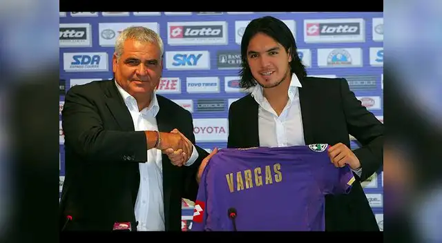 Juan Vargas es presentado como flamante refuerzo de la Fiorentina (2008).