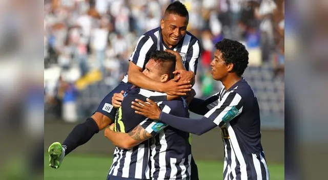 Alianza Lima vs. Cienciano: Cueva, Cánova y Atoche celebran el primer gol de Pablo Míguez. Alianza Lima vs. Cienciano: Cueva, Cánova y Atoche celebran el primer gol de Pablo Míguez.