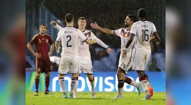 España vs. Alemania: Toni Kroos celebra el tanto en los minutos finales.