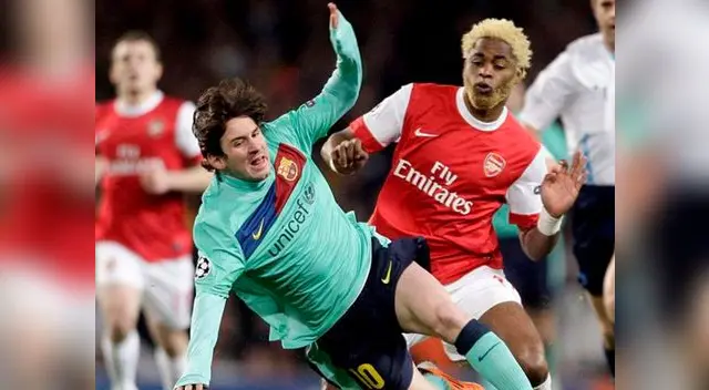 Alexander Song, ex Arsenal, fichó en el 2012 por el Barcelona y no pudo ofrecer ni la mitad del nivel mostrado en Inglaterra. Alexander Song, ex Arsenal, fichó en el 2012 por el Barcelona y no pudo ofrecer ni la mitad del nivel mostrado en Inglaterra.