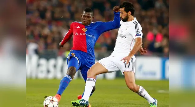 Basilea vs. Real Madrid: Arbeloa lucha por el balón. Basilea vs. Real Madrid: Arbeloa lucha por el balón.