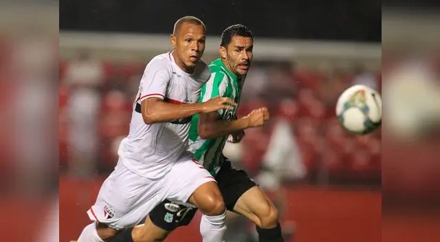 Luis Fabiano estuvo a punto de anotar Luis Fabiano estuvo a punto de anotar