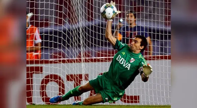 River Plate vs. Boca Juniors: Barovero ataja el penal a Giglioti y se 'encendió' el Monumental. River Plate vs. Boca Juniors: Barovero ataja el penal a Giglioti y se 'encendió' el Monumental.