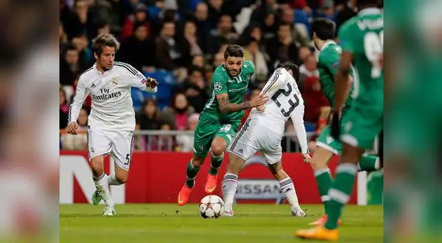Real Madrid vs. Ludogorets: Marcelinho lucha por marcar el descuento.