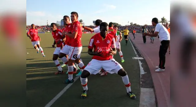 Juan Aurich y el festejo de Christian Ramos tras alcanzar el empate Juan Aurich y el festejo de Christian Ramos tras alcanzar el empate