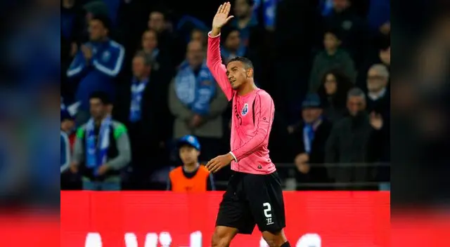 Danilo empezó su carrera en el Santos de su país y jugó al lado de Neymar. 