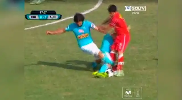 Sporting Cristal vs. Juan Aurich: Jorge Cazulo y la fuerte falta sobre Germán Pacheco Sporting Cristal vs. Juan Aurich: Jorge Cazulo y la fuerte falta sobre Germán Pacheco