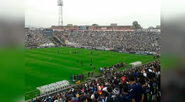 Alianza Lima: “Día del hincha blanquiazul” se celebra en Matute Alianza Lima: “Día del hincha blanquiazul” se celebra en Matute